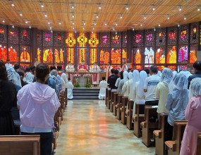 순교자 현양미사, 대전교구 역사관 축복식 및 개관식일시 : 2024년 09월 07일(토) 오전 11시 ~ 오후 4시 30분장소 : 솔뫼성지 기억과 희망 성당, 대전교구 역사관(구 성당, 기념관)저번 9월 7일에 솔뫼성지에서 교구 총대리 한정현 스테파노 주교님의 주례로사제, 수도자, 신자, 지역민 등이 참석한 가운데순교자 현양미사와 대전교구 역사관 축복식 및 개관식을 거행하였습니다. 구 성당과 김대건 신부 기념관을 재정비하여교구 역사관으로 탄생한 이 순간을많은 사람들이 관심을 가지고 방문했습니다.이와 더불어 김대건 신부 집안 기념관과 이춘만 미술관도 주교님의 주례로 축복식을 거행하였습니다.교구 역사관에는 메인전시실에 대전교구와 솔뫼 김대건‘家’가 상설전시 중이며,기획전시실에서는 사진작가 이문희의 ‘천주 신앙의 못자리&묏자리’전이 11월 30일까지 진행됩니다. 전시실은 오전 10시~오후 4시30분(점심시간 낮 12시~오후 1시)까지 오픈하며 매주 월요일은 휴관입니다.많은 관심 부탁드립니다.     